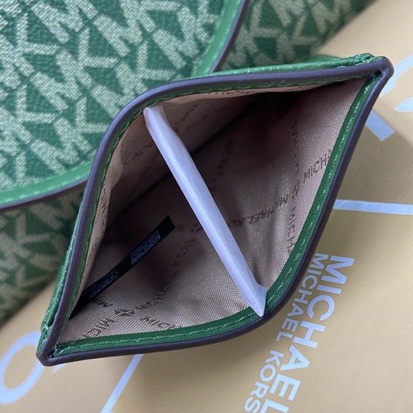 MICHAEL KORS
Large Pebbled Leather Card Holder Case
Fern Green 
NWT - Picture 3 of 16